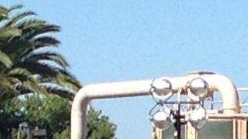 Las autoridades dicen tener la situación bajo control aunque suponían que la fuga había sido controlada el domingo.