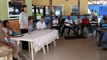 La canciller María Ángela Holguín (3-izq.) explica la posición de Colombia ante las exigencias de Nicaragua.
