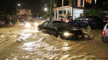 Inundaciones en Poza Riza, Veracruz, por huracán Ingrid.