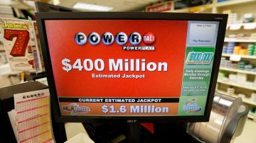 El monto del Powerball era de $400 millones en la tarde de este martes, pero se estima que para el sorteo en la noche del miércoles pueda sobrepasar los $500 millones.