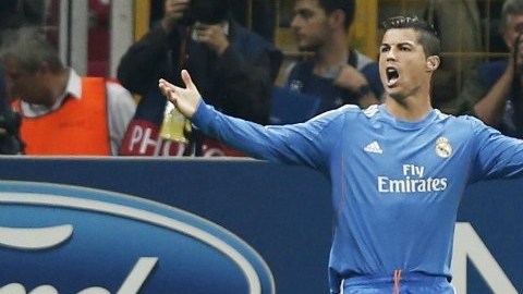 Cristiano Ronaldo marcó triplete y superó a Messi como el mejor goleador de visitante en Champions