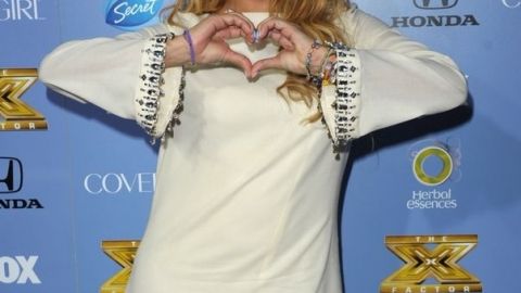 Paulina Rubio tiene mucho amor, pero un paparazzi alega lo contrario.