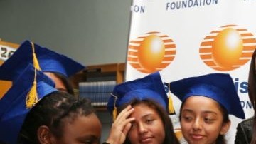 La presencia de estas celebridades de la televisión, causó mucho más impacto en los estudiantes.