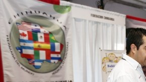 Los servicios de trámites de documentos oficiales se ofrecen durante el Festival de Comida Mexicana en Los Ángeles.