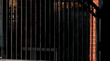 La mayoría de las oficinas de la Marina en Washington DC abrieron este jueves, aunque las investigaciones continúan dentro del edificio donde ocurrió la masacre.