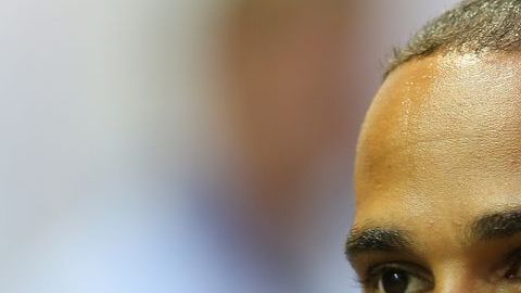 Hamilton quiere comerse a Marina Bay.