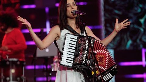 Julieta Venegas presentará en The Warfield de San Francisco su más reciente producción musical 'Los momentos'.