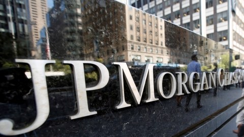 JPMorgan admitió que no supervisó adecuadamente transacciones que desembocaron en una pérdida de 6 mil  millones de dólares.