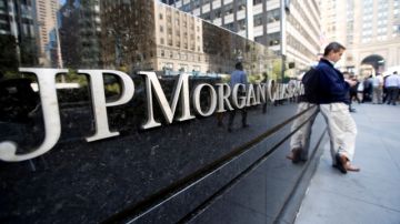 JPMorgan admitió que no supervisó adecuadamente transacciones que desembocaron en una pérdida de 6 mil  millones de dólares.