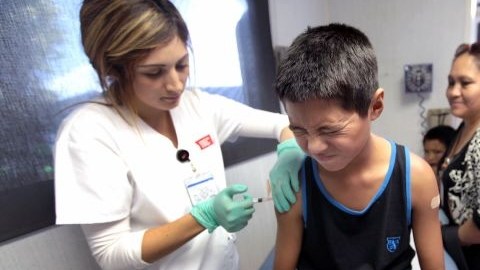 La nueva ley limita el monto de gastos médicos que puede cobrarse a personas y pequeños negocios que estén asegurados.
