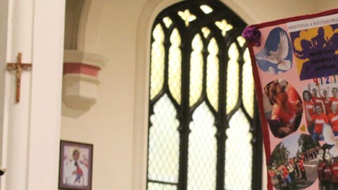 Una mujer se pronuncia a favor de la reforma migratoria justa para los indocumentados en Estados Unidos.