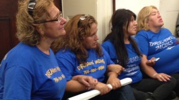 Estas cuatro madres indocumentadas se sentaron frente a la oficina John Boehner, bloqueando la entrada.