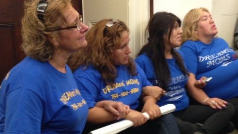 Estas cuatro madres indocumentadas se sentaron frente a la oficina John Boehner, bloqueando la entrada.