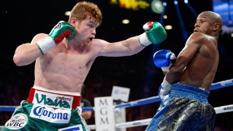 Saul "Canelo" Alvarez mostró poca habilidad para medirse a un rival como Floyd Mayweather Jr.