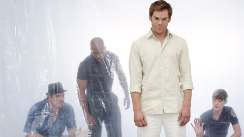 La serie 'Dexter', que protagoniza Michael C. Hall (centro), ha calado con fuerza en el  gusto del público televidente.