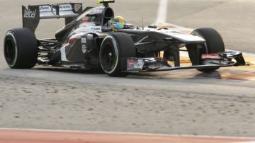 El mexicano Esteban Gutiérrez conduce su monoplaza durante la sesión de clasificación del Gran Premio de Singapur.