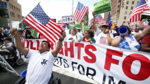 Grupos proinmigrantes se aprestan para tomar las calles de Los Ángeles una vez más hoy domingo.