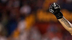 El portero del Atlante festejando el triunfo sobre Pumas de la UNAM.