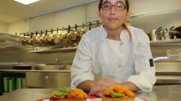 Guadalupe González, una estudiante en segundo año de la secundaria Panomara, creó un desayuno nutritivo que hoy es parte del menú servido a miles de estudiantes en el Distrito Escolar Unificado de Los Ángeles.