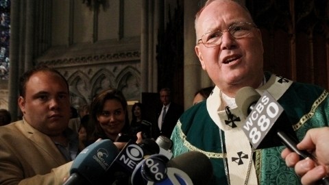 El arzobispo de Nueva York, Timothy Dolan, dijo ayer a los reporteros que el papa Francisco "habla como Jesucristo" y que representa una "bocanada de aire fresco".
