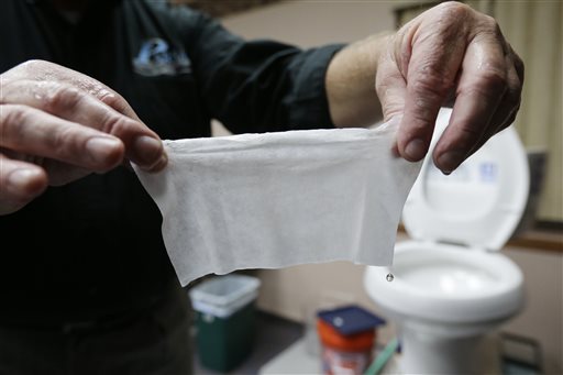 La constitución fibrosa de las toallas húmedas están bloqueando el sistema de desechos.