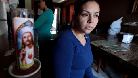 Juana Granados sufre depresión clínica, pero no puede pagar un especialista.