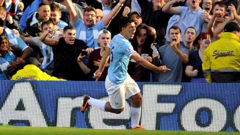 El 'Kun' Agüero le pegó con todo al United.