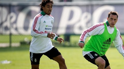 Christian 'Chaco' Giménez (der.), aquí con Fernando Arce, asegura que todos en la selección mexicana saben lo que se les viene.