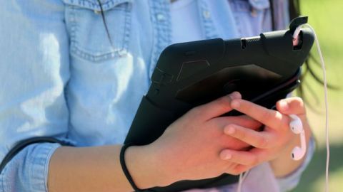 Varios padres opinan que se debe educar a los estudiantes a usar responsablemente la iPad.
