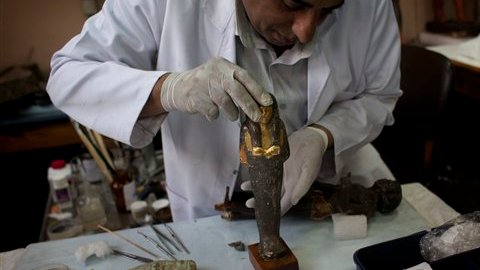Los investigadores descubireron también que el vendaje es del siglo XX.