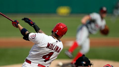 El imparable de Yadier Molina que produjo la carrera definitoria.