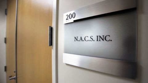 Oficinas de    National Attorney Collections Services ubicada en  Glendale, multada por prácticas ilegales de cobranza.
