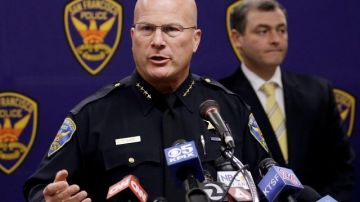 El jefe de policía de San Francisco Greg Suhr informa del arresto de dos personas relacionadas con el apuñalamiento mortal de un fanático del béisbol de los Dodgers cerca de AT&T Park de San Francisco.