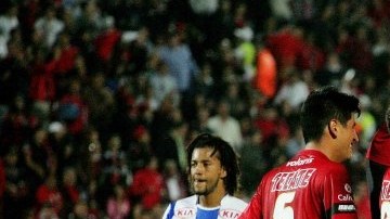 Jugadores de Xolos Tijuana celebran después de anotar un gol ante CD Victoria