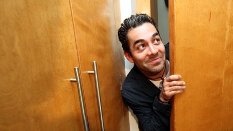 Omar Chaparro encarna a 'Canicas' en el nuevo filme 'Pulling Strings'.