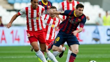 El delantero argentino del Barcelona, Lionel Messi, se lesionó durante el partido frente al Almería