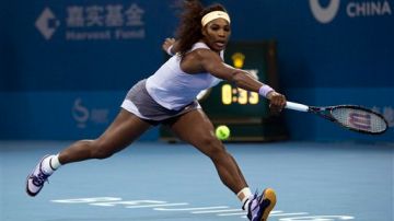 Serena Williams venció en  sets seguidos a la rusa Elena Vesnina.