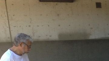 Así lucía el altar improvisado en San Fernando Blvd, a donde acudieron familiares y amigos de las víctimas del accidente.