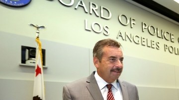 El jefe de la Policía de Los Ángeles, Charlie Beck, en su reunión  con la junta de comisionados de la institución.