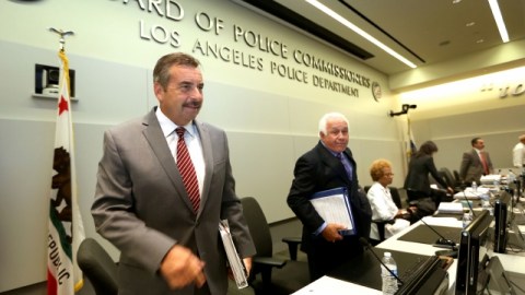 El jefe de la Policía de Los Ángeles, Charlie Beck, en su reunión con la junta de comisionados de la institución.