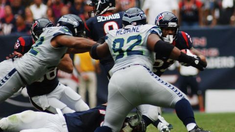 Los Houston Texans no pudieron mantener su ventaja y cayeron en casa ante Seattle 20-23 en tiempo extra.