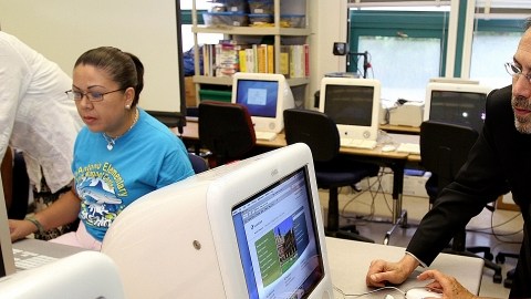Las clases con programas de computadora o por Internet son una herramienta muy útil en el aprendizaje de hoy en día.