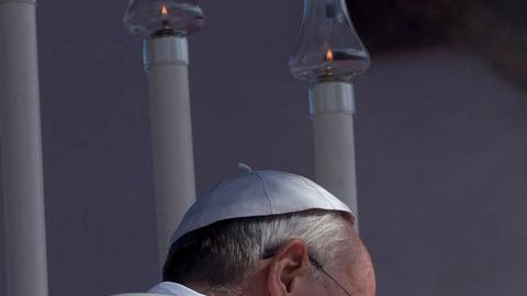 El papa Francisco exaltó hoy la vida de sus antecesores.