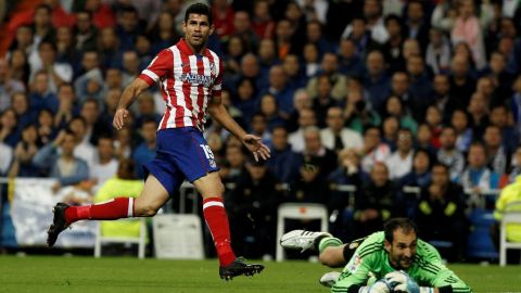 Costa venciendo a su tocayo Diego López, el portero 'Merengue'.