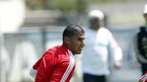 Lucas Lobos (der.) se prepara a la espera de que sea uno de los elegi- dos para enfrentar a Panamá el próximo 11 de octubre.