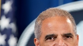 El Fiscal General, Eric Holder, explicó que desafiará las provisiones críticas de la legislación HB 589, firmada  por el gobernador republicano, Pat McCrory, que considera discriminatoria.