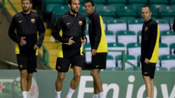 (De izq. a der.) Piqué, Fábregas, Busquets e Iniesta en  un entrenamiento del Barcelona ayer en Glasgow, donde hoy se mide al Celtic.