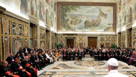 El papa Francisco durante la reunión Internacional por la Paz, en Ciudad del Vaticano.