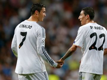 Cristiano Ronaldo y Angel Di María celebran uno de los goles del Real Madrid
