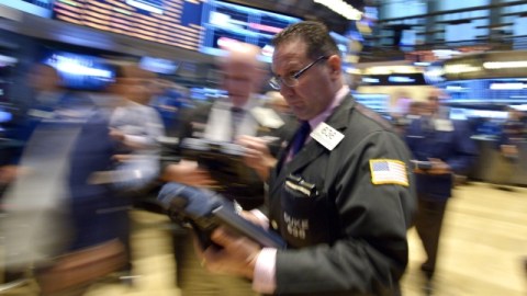 Pese a que el gobierno federal amaneció  parcialmente cerrado por primera vez en 17 años, los índices principales como Dow Jones, S&P 500 y Nasdaq cerraron ayer al alza.